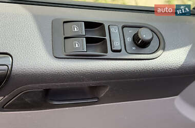 Минивэн Volkswagen Transporter 2015 в 