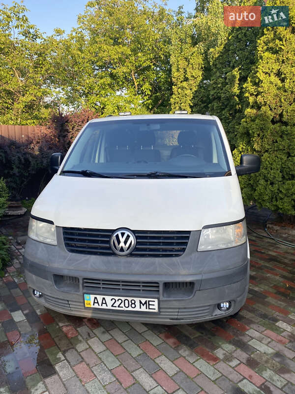 Вантажний фургон Volkswagen Transporter 2006 в Києві