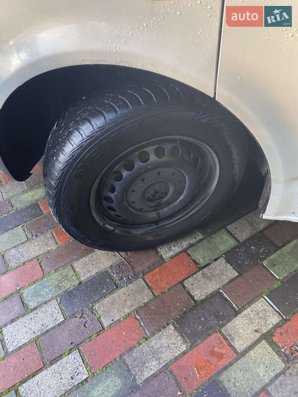 Вантажний фургон Volkswagen Transporter 2006 в Києві