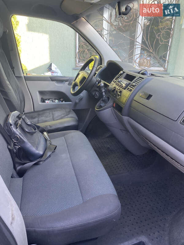 Вантажний фургон Volkswagen Transporter 2006 в Києві