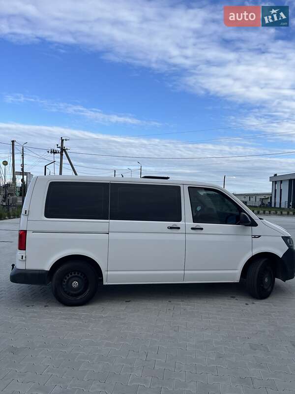 Мінівен Volkswagen Transporter 2016 в Хусті