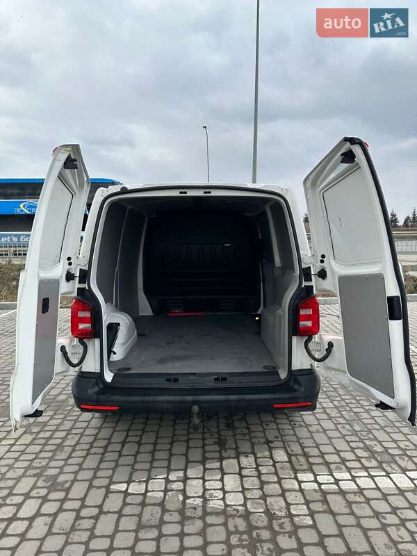 Вантажний фургон Volkswagen Transporter 2017 в Новодністровську