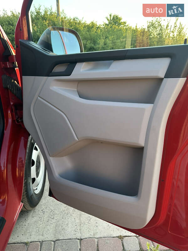 Минивэн Volkswagen Transporter 2016 в Ужгороде