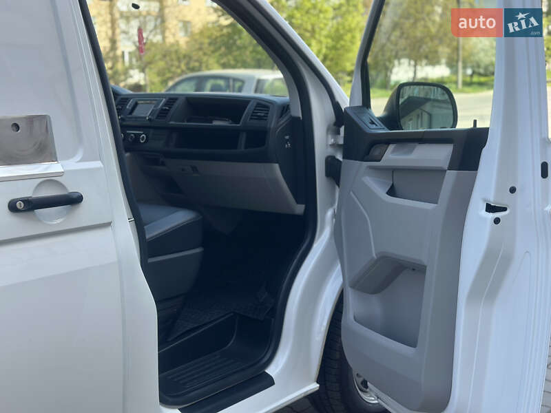Вантажний фургон Volkswagen Transporter 2018 в Дубні