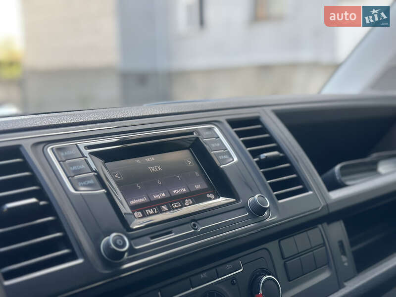 Вантажний фургон Volkswagen Transporter 2018 в Дубні