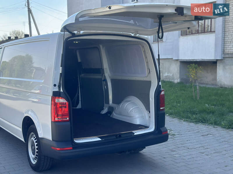 Вантажний фургон Volkswagen Transporter 2018 в Дубні