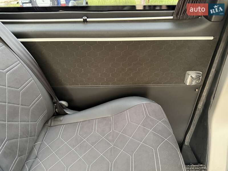 Мінівен Volkswagen Transporter 2014 в Тячеві