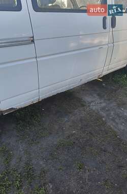 Мінівен Volkswagen Transporter 2000 в 