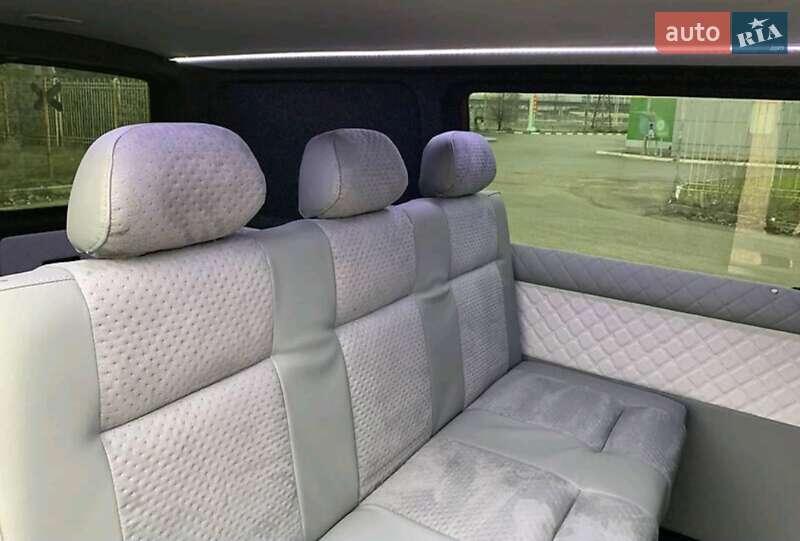 Вантажопасажирський фургон Volkswagen Transporter 2010 в Запоріжжі
