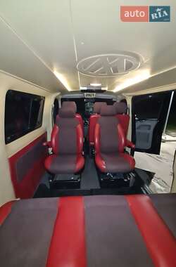 Минивэн Volkswagen Transporter 2010 в 
