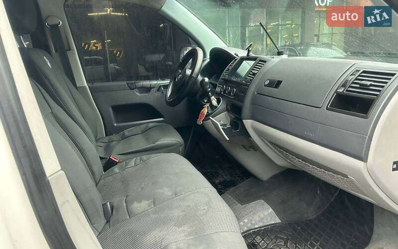 Мінівен Volkswagen Transporter 2011 в Чернівцях