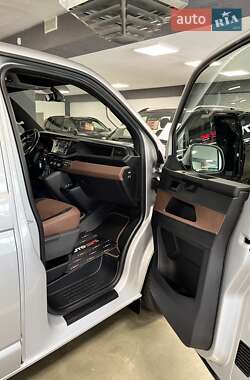 Минивэн Volkswagen Transporter 2019 в 
