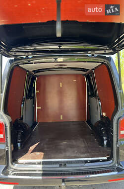 Грузовой фургон Volkswagen Transporter 2015 в 