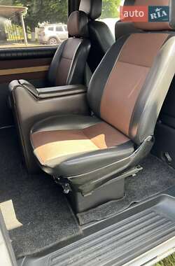 Минивэн Volkswagen Transporter 2010 в 