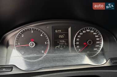 Грузовой фургон Volkswagen Transporter 2011 в 