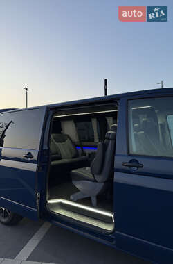 Минивэн Volkswagen Transporter 2017 в 
