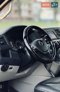Минивэн Volkswagen Transporter 2017 в 