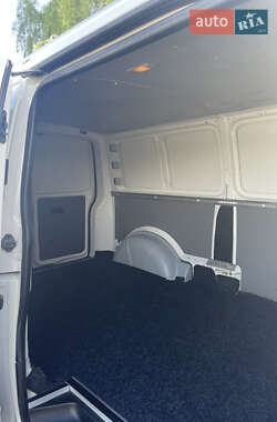 Грузовой фургон Volkswagen Transporter 2012 в 