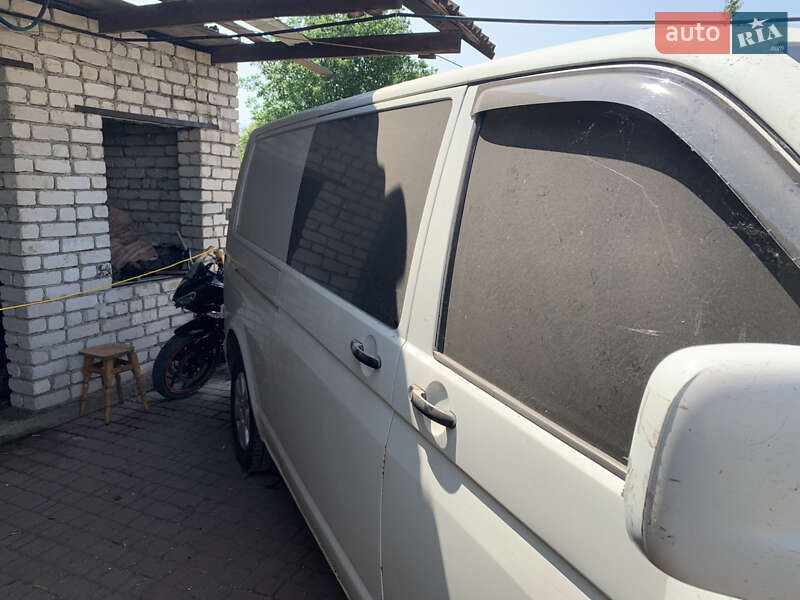 Минивэн Volkswagen Transporter 2005 в Помошной