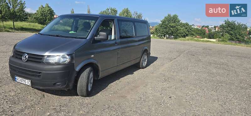 Грузовой фургон Volkswagen Transporter 2012 в Ужгороде