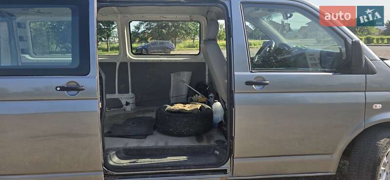Грузовой фургон Volkswagen Transporter 2012 в Ужгороде
