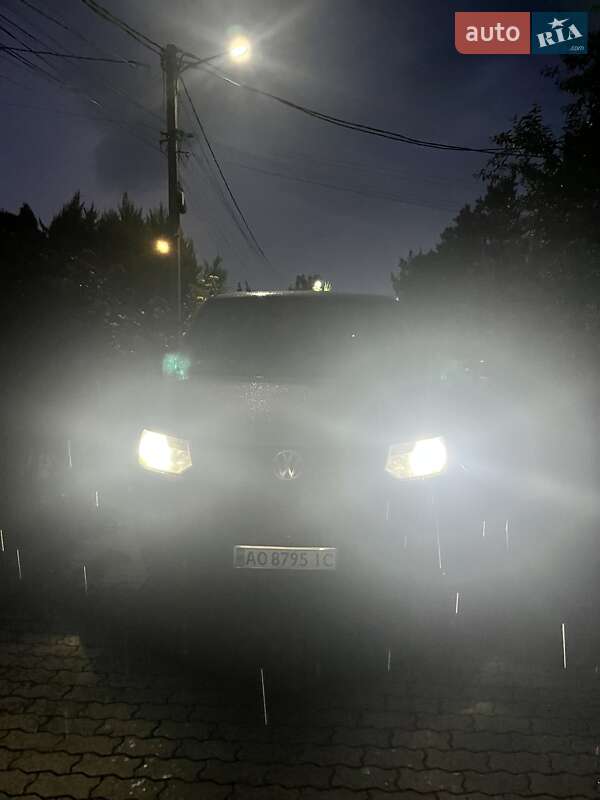 Грузовой фургон Volkswagen Transporter 2012 в Ужгороде