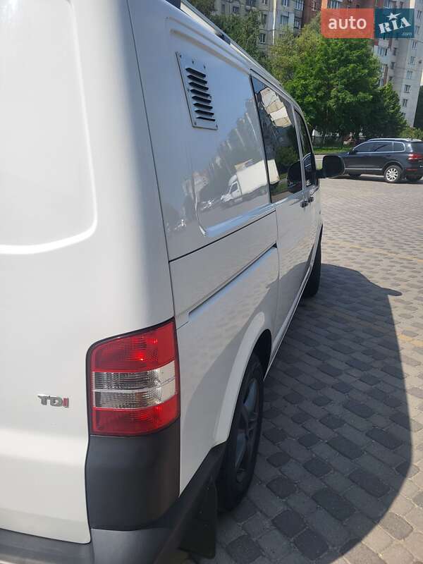 Грузопассажирский фургон Volkswagen Transporter 2015 в Хмельницком