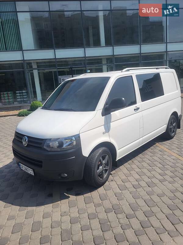Грузопассажирский фургон Volkswagen Transporter 2015 в Хмельницком