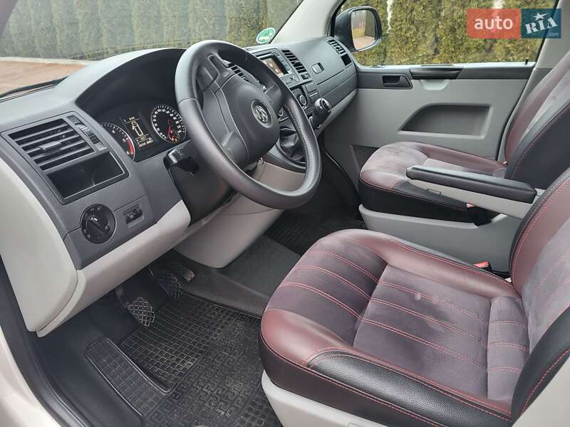 Грузопассажирский фургон Volkswagen Transporter 2015 в Хмельницком