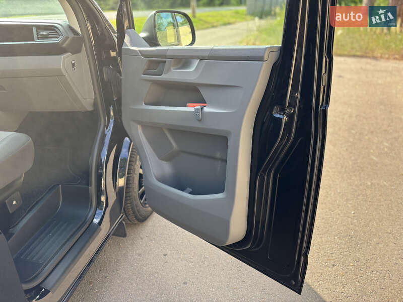 Грузопассажирский фургон Volkswagen Transporter 2021 в Киеве