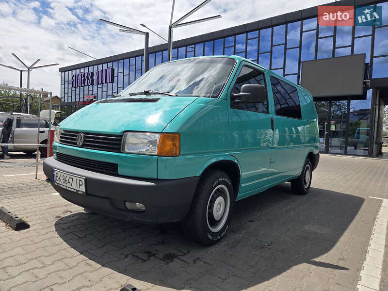 Грузопассажирский фургон Volkswagen Transporter 2000 в 