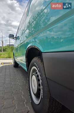 Грузопассажирский фургон Volkswagen Transporter 2000 в 