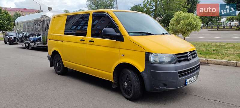 Минивэн Volkswagen Transporter 2011 в 