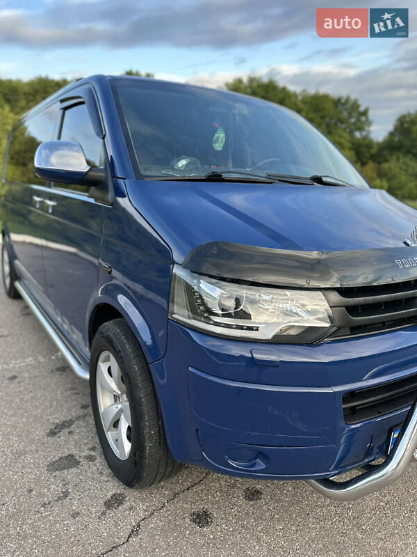Минивэн Volkswagen Transporter 2011 в 