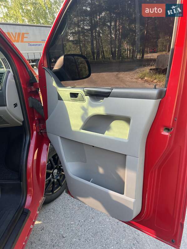 Вантажний фургон Volkswagen Transporter 2013 в Рокитному