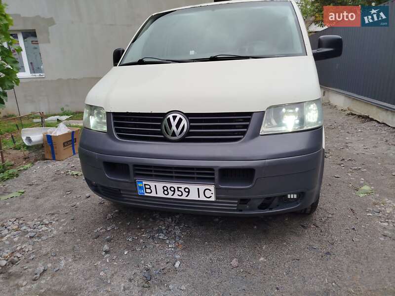 Грузовой фургон Volkswagen Transporter 2003 в Полтаве