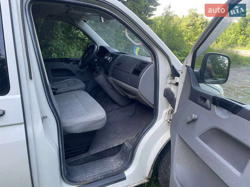Грузопассажирский фургон Volkswagen Transporter 2004 в Хмельницком