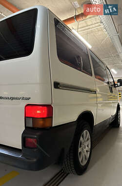 Минивэн Volkswagen Transporter 2000 в 
