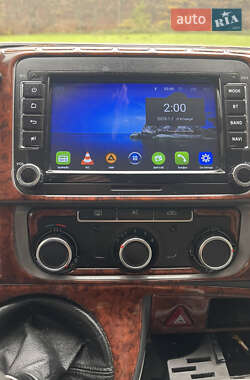 Минивэн Volkswagen Transporter 2012 в 