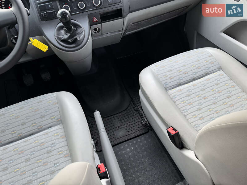 Вантажопасажирський фургон Volkswagen Transporter 2011 в Хмельницькому