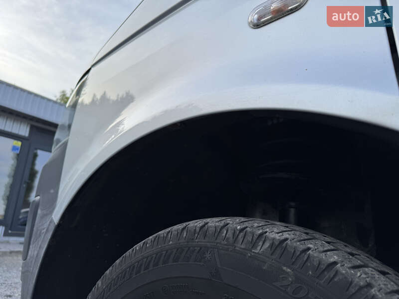 Вантажопасажирський фургон Volkswagen Transporter 2011 в Хмельницькому