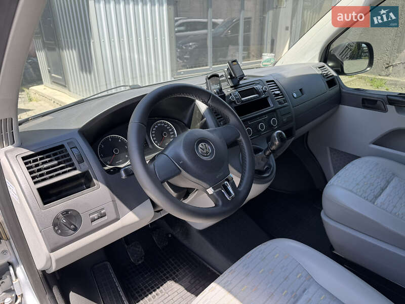 Вантажопасажирський фургон Volkswagen Transporter 2011 в Хмельницькому