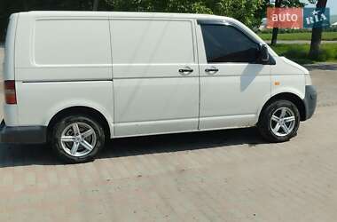 Вантажний фургон Volkswagen Transporter 2004 в Чернівцях