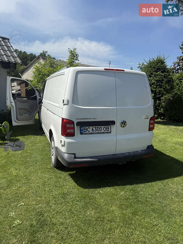 Грузовой фургон Volkswagen Transporter 2015 в Львове