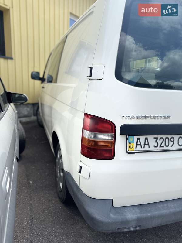 Грузовой фургон Volkswagen Transporter 2004 в Киеве