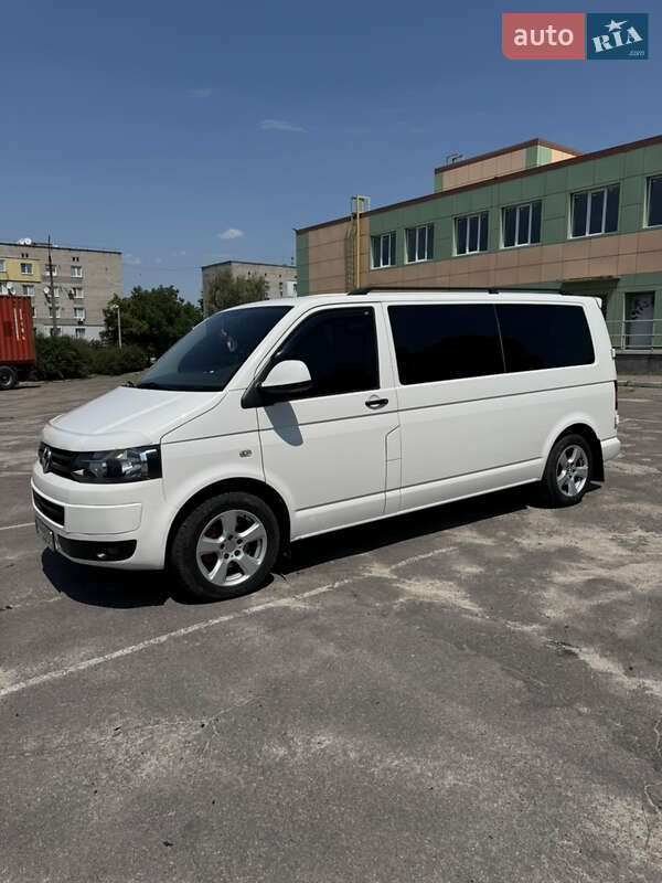 Минивэн Volkswagen Transporter 2012 в 