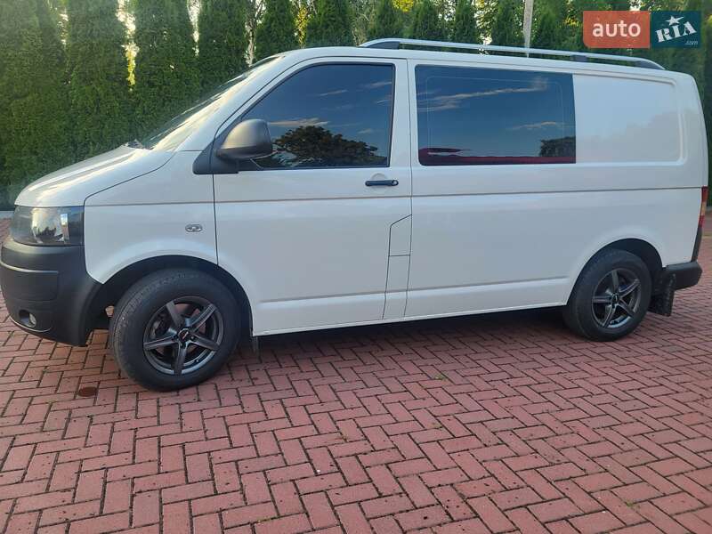 Грузопассажирский фургон Volkswagen Transporter 2015 в Хмельницком