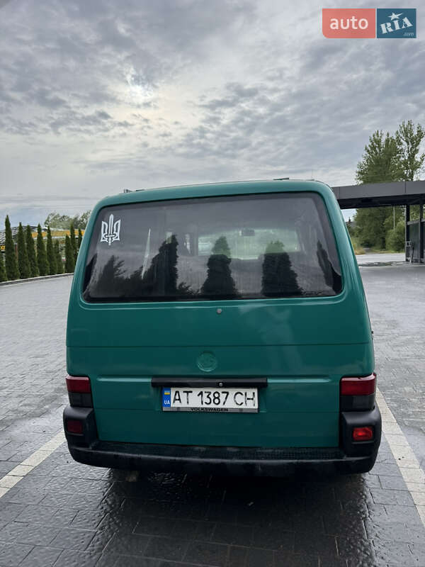 Минивэн Volkswagen Transporter 2000 в Надворной