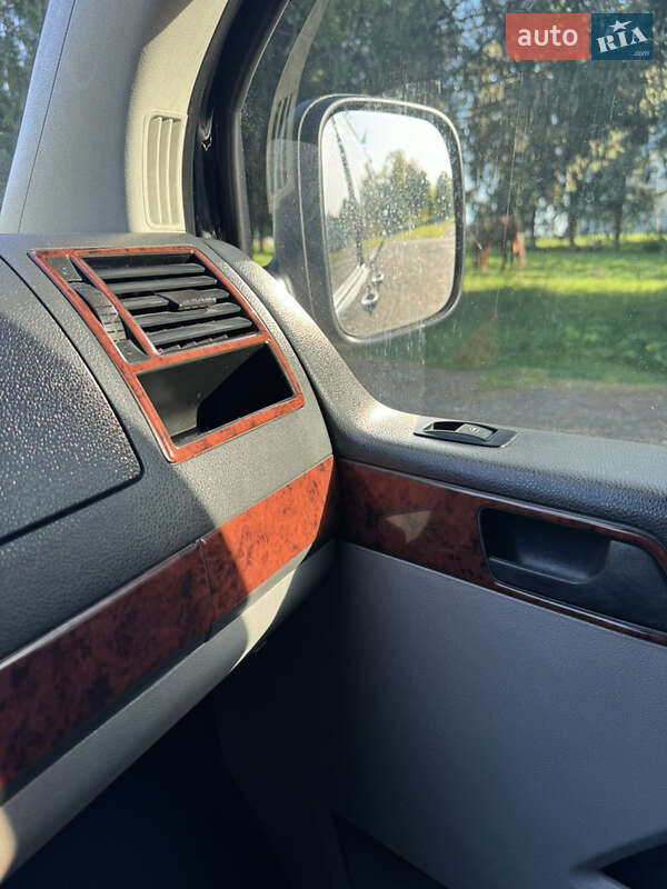 Мінівен Volkswagen Transporter 2004 в Стрию