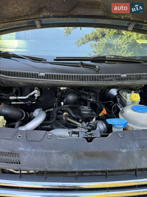 Мінівен Volkswagen Transporter 2004 в Стрию